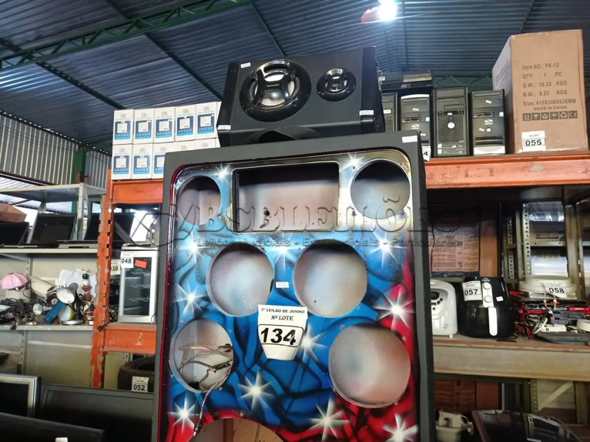 LOTE 134 - 01 CAIXA DE SOM AUTOMOTIVA COM RODINHAS E 01 CAIXA DE SOM MULTILASER. (NO ESTADO) ATENÇÃO! FAZER A VISITAÇÃO ANTES DE ARREMATAR, NÃO SABEMOS SE FUNCIONA. LEILÃO NÃO TEM GARANTIA E NEM DEVOLUÇÃO, SUJEITO A POSSÍVEIS AVARIAS VISÍVEIS/OCULTAS E/OU AUSÊNCIA DE COMPONENTES.