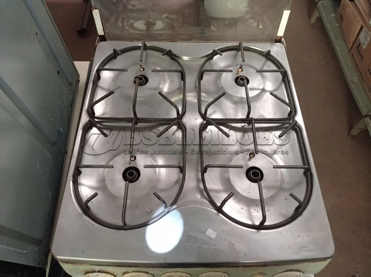 LOTE 257 - 01 FOGÃO A GÁS 04 BOCAS INCOMPLETO MARCA BRASTEMP. (NO ESTADO) ATENÇÃO! FAZER A VISITAÇÃO ANTES DE ARREMATAR, NÃO SABEMOS SE FUNCIONA. LEILÃO NÃO TEM GARANTIA E NEM DEVOLUÇÃO, SUJEITO A POSSÍVEIS AVARIAS VISÍVEIS/OCULTAS E/OU AUSÊNCIA DE COMPONENTES.