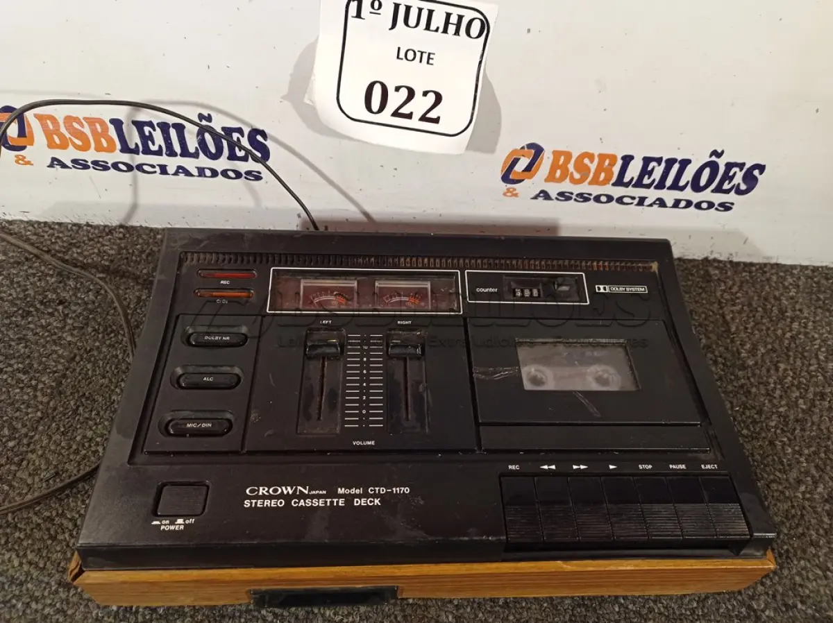 LOTE 022 - 01 TAPE CASSETTE DECK MODELO: CTD-1170 CROWN 220V BIVOLT. (NO ESTADO) ATENÇÃO! FAZER A VISITAÇÃO ANTES DE ARREMATAR, NÃO SABEMOS SE FUNCIONA. LEILÃO NÃO TEM GARANTIA E NEM DEVOLUÇÃO, SUJEITO A POSSÍVEIS AVARIAS VISÍVEIS/OCULTAS E/OU AUSÊNCIA DE COMPONENTES.