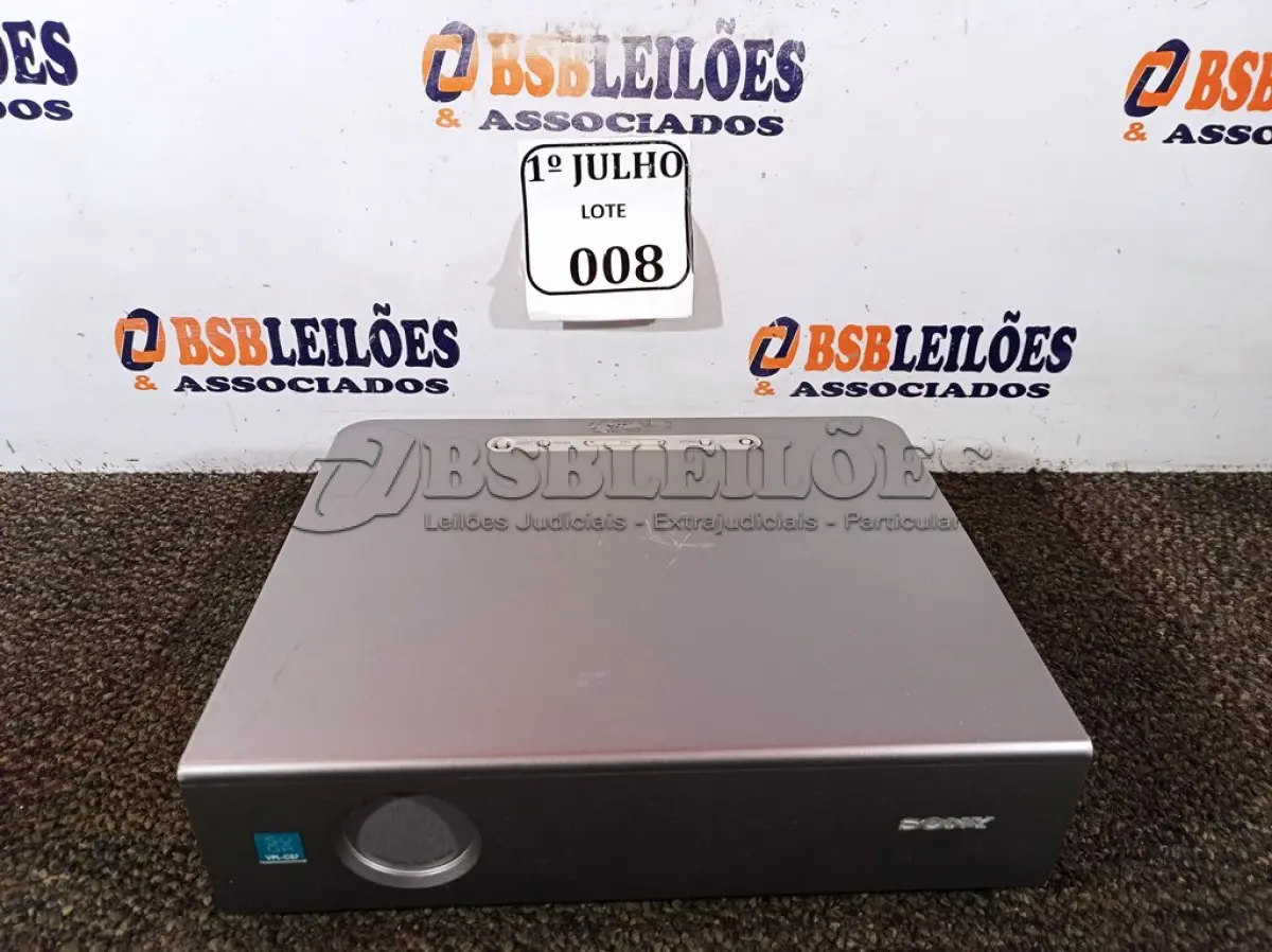 LOTE 008 - 01 PROJETOR LCD MULTIMIDIA, MODELO: VPL-CS7 MARCA SONY 220V. (NO ESTADO) ATENÇÃO! FAZER A VISITAÇÃO ANTES DE ARREMATAR, NÃO SABEMOS SE FUNCIONA. LEILÃO NÃO TEM GARANTIA E NEM DEVOLUÇÃO, SUJEITO A POSSÍVEIS AVARIAS VISÍVEIS/OCULTAS E/OU AUSÊNCIA DE COMPONENTES.