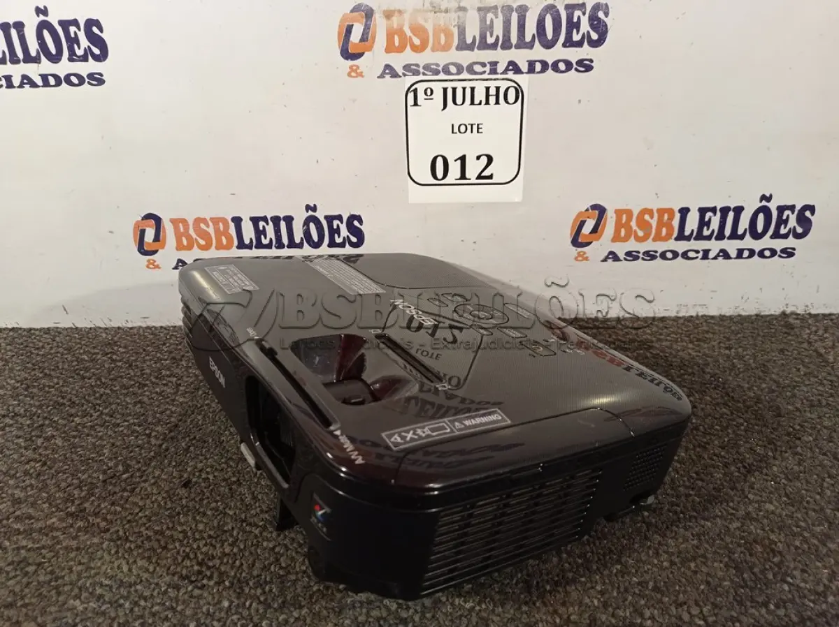 LOTE 012 - 01 PROJETOR LCD MULTIMIDIA MODELO H430A COM CASE MARCA EPSON 220V. (NO ESTADO) ATENÇÃO! FAZER A VISITAÇÃO ANTES DE ARREMATAR, NÃO SABEMOS SE FUNCIONA. LEILÃO NÃO TEM GARANTIA E NEM DEVOLUÇÃO, SUJEITO A POSSÍVEIS AVARIAS VISÍVEIS/OCULTAS E/OU AUSÊNCIA DE COMPONENTES.