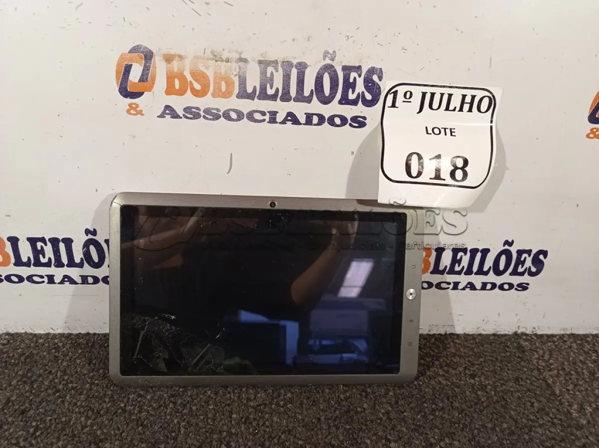 LOTE 018 - 01 TABLET MARCA KYROS DE 4GB MODELO:MID1024 SEM FONTE. (NO ESTADO) ATENÇÃO! FAZER A VISITAÇÃO ANTES DE ARREMATAR, NÃO SABEMOS SE FUNCIONA. LEILÃO NÃO TEM GARANTIA E NEM DEVOLUÇÃO, SUJEITO A POSSÍVEIS AVARIAS VISÍVEIS/OCULTAS E/OU AUSÊNCIA DE COMPONENTES.