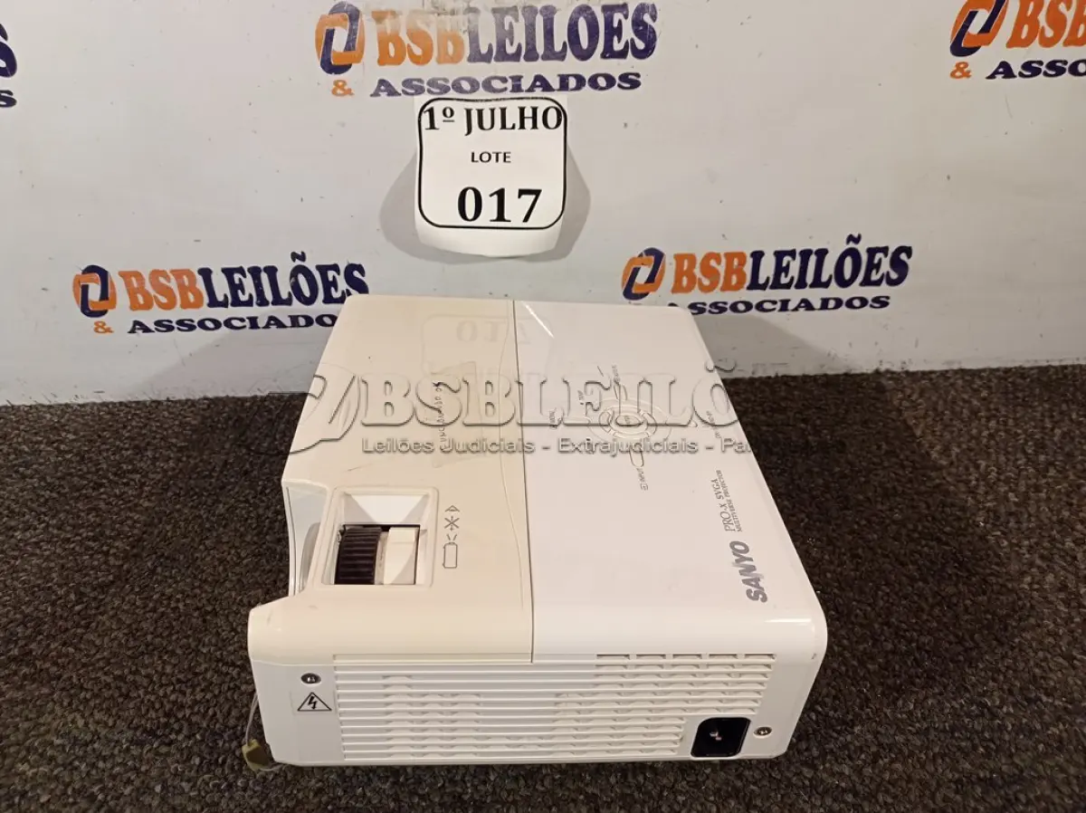 LOTE 017 - 01 PROJETOR LCD MULTIMIDIA, MODELO: PDG-DSU20N MARCA SANYO 220V. (NO ESTADO) ATENÇÃO! FAZER A VISITAÇÃO ANTES DE ARREMATAR, NÃO SABEMOS SE FUNCIONA. LEILÃO NÃO TEM GARANTIA E NEM DEVOLUÇÃO, SUJEITO A POSSÍVEIS AVARIAS VISÍVEIS/OCULTAS E/OU AUSÊNCIA DE COMPONENTES.