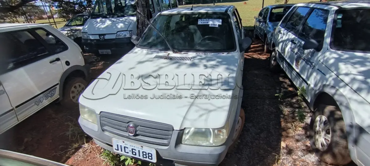LOTE 040 - 01 FIAT UNO MILLE WAY ECON; PLACA: JIC-6188; ANO: 2009. CHASSI: 9BD15844AA6345945, RENAVAM: 00165582910; (TAMPA TRASEIRA AMASSADA, VEÍCULO NÃO FUNCIONA BOMBA DE COMBUSTÍVEL TRAVADA). (NO ESTADO)