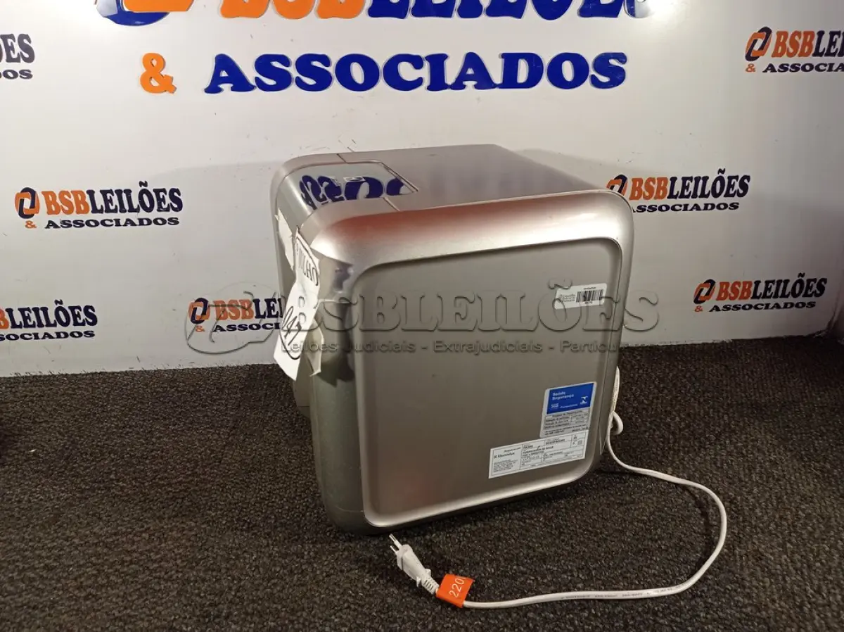 LOTE 047 - 01 PURIFICADOR DE ÁGUA MODELO: PA30G MARCA ELETROLUX 220V. (NO ESTADO) ATENÇÃO! FAZER A VISITAÇÃO ANTES DE ARREMATAR, NÃO SABEMOS SE FUNCIONA. LEILÃO NÃO TEM GARANTIA E NEM DEVOLUÇÃO, SUJEITO A POSSÍVEIS AVARIAS VISÍVEIS/OCULTAS E/OU AUSÊNCIA DE COMPONENTES.