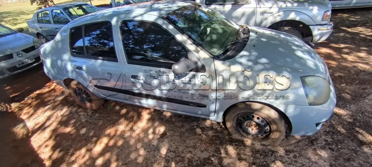 LOTE 015 - 01 RENAULT CLIO AUT1616VS; PLACA: JHM-0657; ANO: 2008.  CHASSI: 8A1LB8E058L016123, RENAVAM: 00976297922; (NO ESTADO)