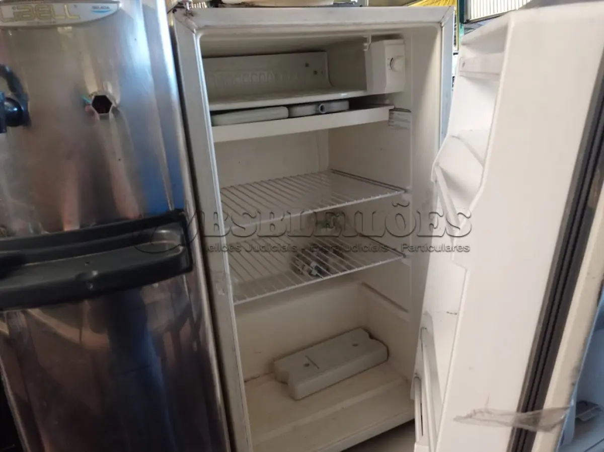 LOTE 186 - 01 FRIGOBAR COM DEFEITO E 03 PURIFICADORES DE ÁGUA, SENDO 01 APENAS PARA RETIRADA DE PEÇAS E 02 LIGANDO.  (NO ESTADO) ATENÇÃO! FAZER A VISITAÇÃO ANTES DE ARREMATAR, NÃO SABEMOS SE FUNCIONA. LEILÃO NÃO TEM GARANTIA E NEM DEVOLUÇÃO, SUJEITO A POSSÍVEIS AVARIAS VISÍVEIS/OCULTAS E/OU AUSÊNCIA DE COMPONENTES.