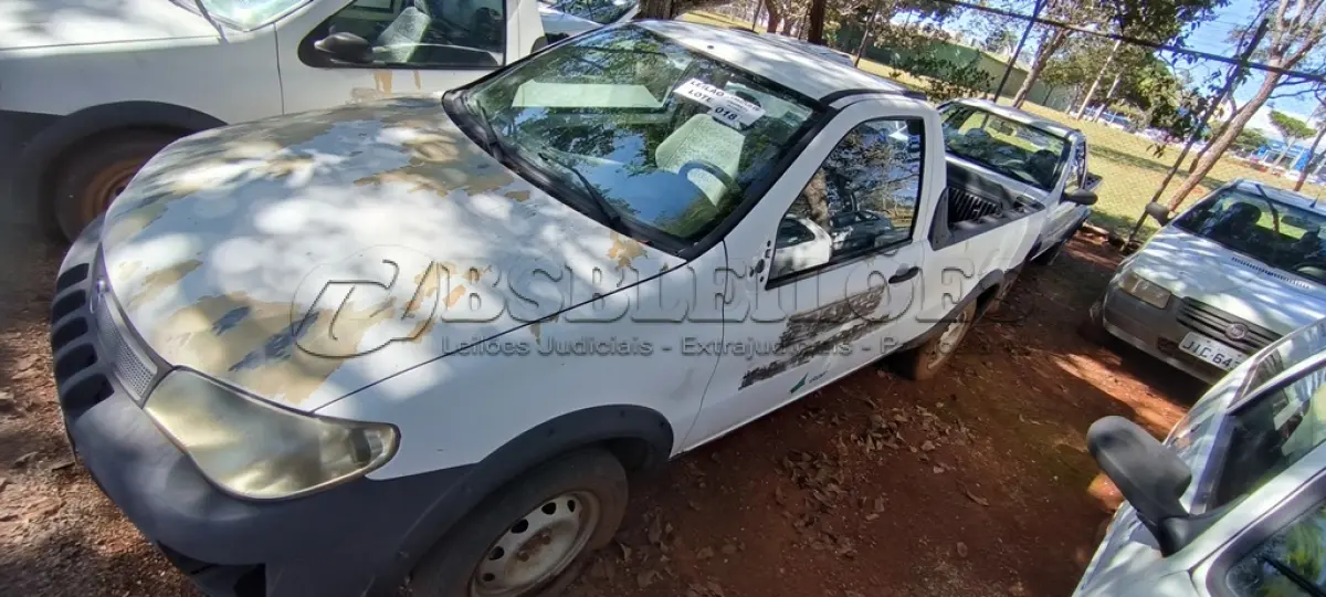 LOTE 018 - 01 FIAT STRADA PICK UP FIRE FLEX; PLACA: JIF-1564; ANO: 2009. CHASSI: 9BD27803M97161682, RENAVAM: 00148257402; (VEÍCULO NÃO FUNCIONA, CORREIA DENTADA QUEBRADA, VEÍCULO FALTANDO RETROVISORES EXTERNOS LD/LE) (NO ESTADO)
