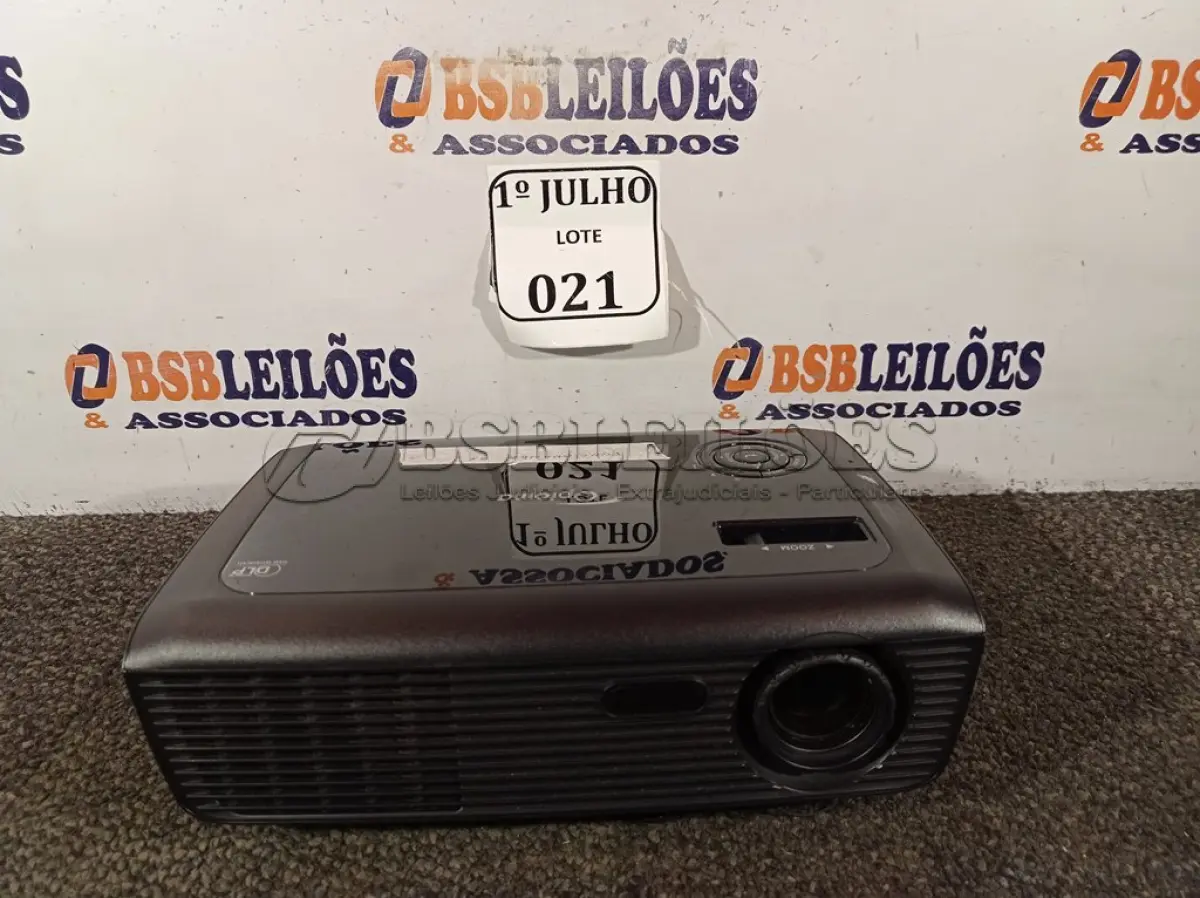 LOTE 021 - 01 PROJETOR LCD MULTIMIDIA, MODELO: EX536 MARCA OPTMA 220V. (NO ESTADO) ATENÇÃO! FAZER A VISITAÇÃO ANTES DE ARREMATAR, NÃO SABEMOS SE FUNCIONA. LEILÃO NÃO TEM GARANTIA E NEM DEVOLUÇÃO, SUJEITO A POSSÍVEIS AVARIAS VISÍVEIS/OCULTAS E/OU AUSÊNCIA DE COMPONENTES.