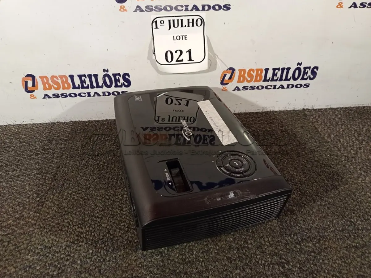 LOTE 021 - 01 PROJETOR LCD MULTIMIDIA, MODELO: EX536 MARCA OPTMA 220V. (NO ESTADO) ATENÇÃO! FAZER A VISITAÇÃO ANTES DE ARREMATAR, NÃO SABEMOS SE FUNCIONA. LEILÃO NÃO TEM GARANTIA E NEM DEVOLUÇÃO, SUJEITO A POSSÍVEIS AVARIAS VISÍVEIS/OCULTAS E/OU AUSÊNCIA DE COMPONENTES.