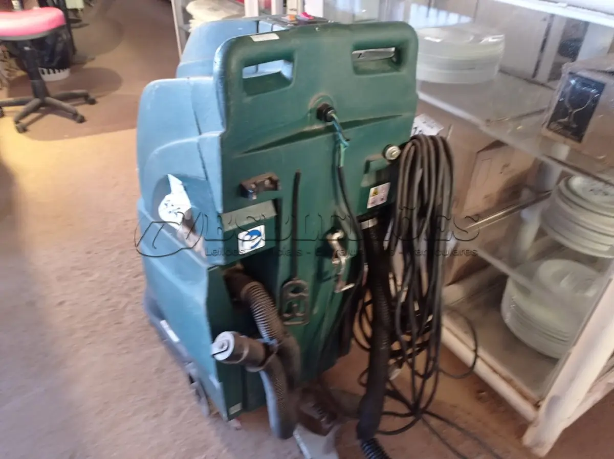 LOTE 454 - 01 MÁQUINA LAVADORA E EXTRATORA DE LAVAR CARPETES MARCA FOX. (NO ESTADO) ATENÇÃO! FAZER A VISITAÇÃO ANTES DE ARREMATAR, NÃO SABEMOS SE FUNCIONA. LEILÃO NÃO TEM GARANTIA E NEM DEVOLUÇÃO, SUJEITO A POSSÍVEIS AVARIAS VISÍVEIS/OCULTAS E/OU AUSÊNCIA DE COMPONENTES.