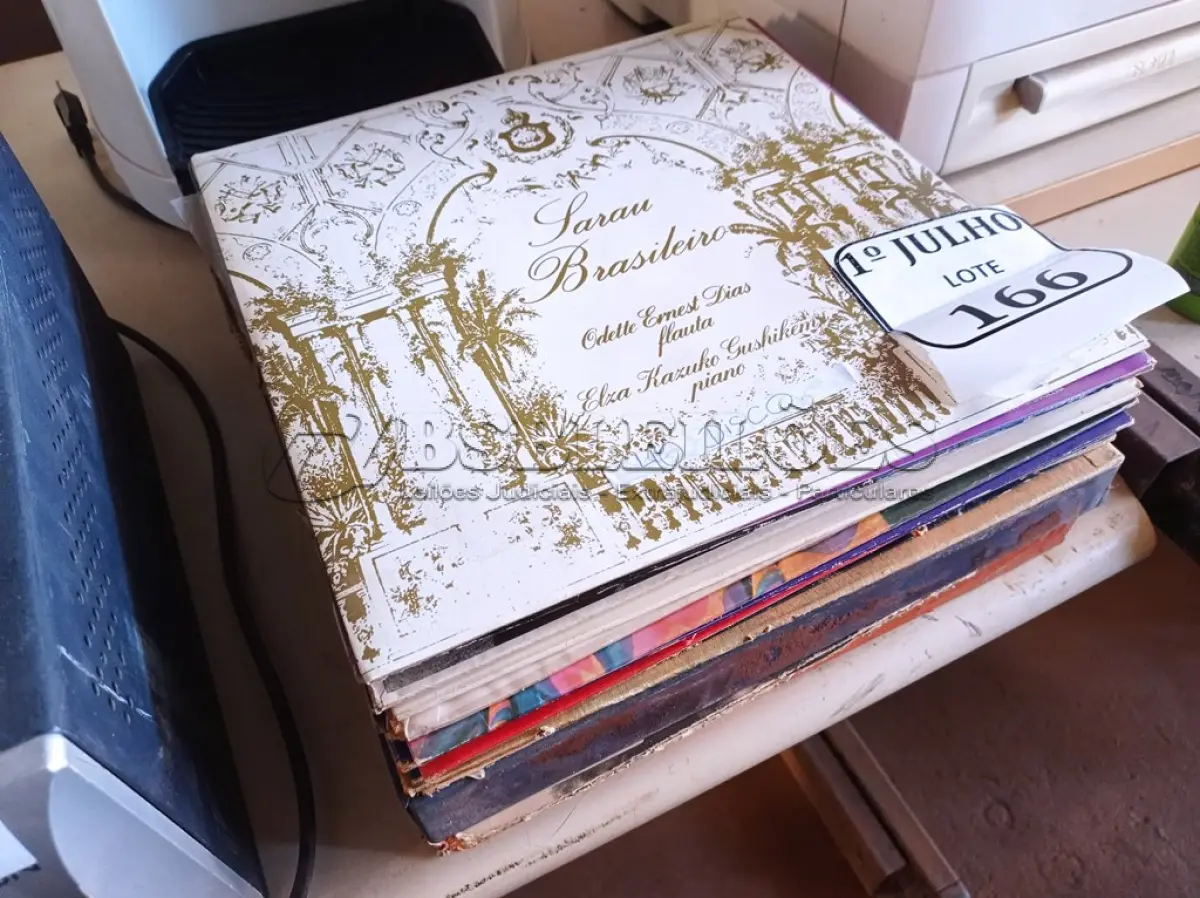 LOTE 166 - 01 LOTE COM DIVERSOS LPS VARIADOS. (NO ESTADO) ATENÇÃO! FAZER A VISITAÇÃO ANTES DE ARREMATAR, NÃO SABEMOS SE FUNCIONA. LEILÃO NÃO TEM GARANTIA E NEM DEVOLUÇÃO, SUJEITO A POSSÍVEIS AVARIAS VISÍVEIS/OCULTAS E/OU AUSÊNCIA DE COMPONENTES.