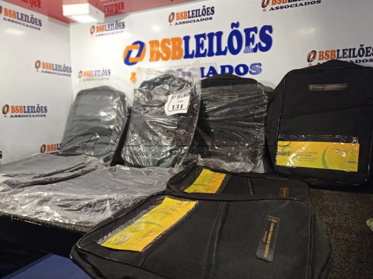 LOTE 131 - 01 LOTE COM 11 BOLSAS/MOCHILAS. (NO ESTADO) ATENÇÃO! FAZER A VISITAÇÃO ANTES DE ARREMATAR, NÃO SABEMOS SE FUNCIONA. LEILÃO NÃO TEM GARANTIA E NEM DEVOLUÇÃO, SUJEITO A POSSÍVEIS AVARIAS VISÍVEIS/OCULTAS E/OU AUSÊNCIA DE COMPONENTES.
