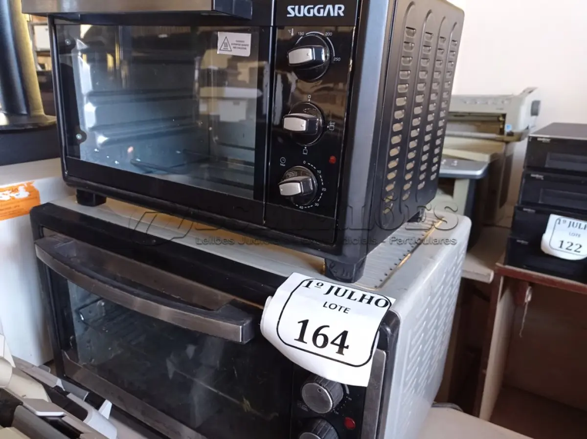 LOTE 164 - 02 FORNOS, SENDO 01 MARCA PHILCO 220V(LIGANDO) E 01 MARCA SUGAR SEM A BANDEJA 220V E 01 GRILL SEM A TAMPA 220V.(LIGANDO) (NO ESTADO) ATENÇÃO! FAZER A VISITAÇÃO ANTES DE ARREMATAR, NÃO SABEMOS SE FUNCIONA. LEILÃO NÃO TEM GARANTIA E NEM DEVOLUÇÃO, SUJEITO A POSSÍVEIS AVARIAS VISÍVEIS/OCULTAS E/OU AUSÊNCIA DE COMPONENTES.