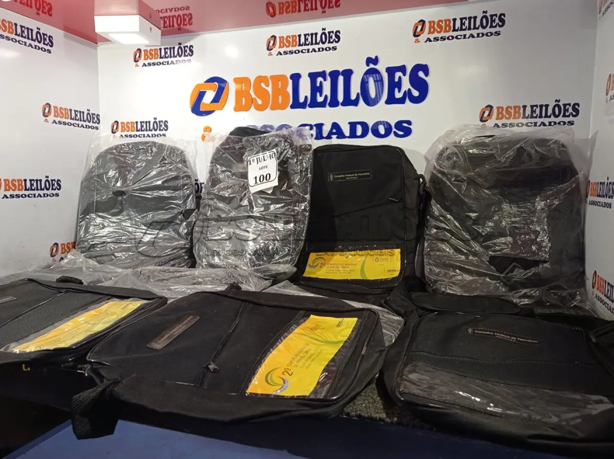 LOTE 100 - 01 LOTE COM 10 BOLSAS/MOCHILAS. (NO ESTADO) ATENÇÃO! FAZER A VISITAÇÃO ANTES DE ARREMATAR, NÃO SABEMOS SE FUNCIONA. LEILÃO NÃO TEM GARANTIA E NEM DEVOLUÇÃO, SUJEITO A POSSÍVEIS AVARIAS VISÍVEIS/OCULTAS E/OU AUSÊNCIA DE COMPONENTES.