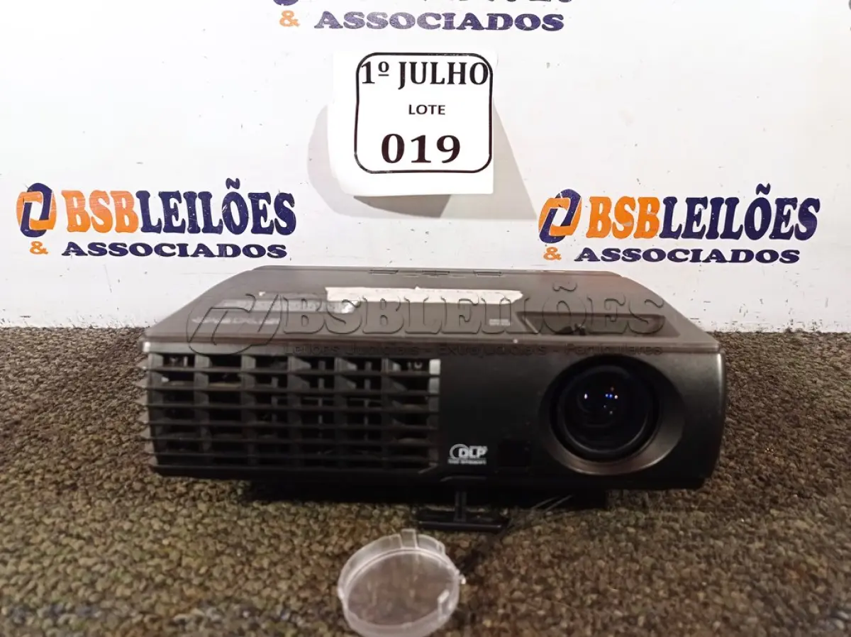 LOTE 019 - 01 PROJETOR LCD MULTIMIDIA, MODELO: DS325B MARCA LG 220V. (NO ESTADO) ATENÇÃO! FAZER A VISITAÇÃO ANTES DE ARREMATAR, NÃO SABEMOS SE FUNCIONA. LEILÃO NÃO TEM GARANTIA E NEM DEVOLUÇÃO, SUJEITO A POSSÍVEIS AVARIAS VISÍVEIS/OCULTAS E/OU AUSÊNCIA DE COMPONENTES.