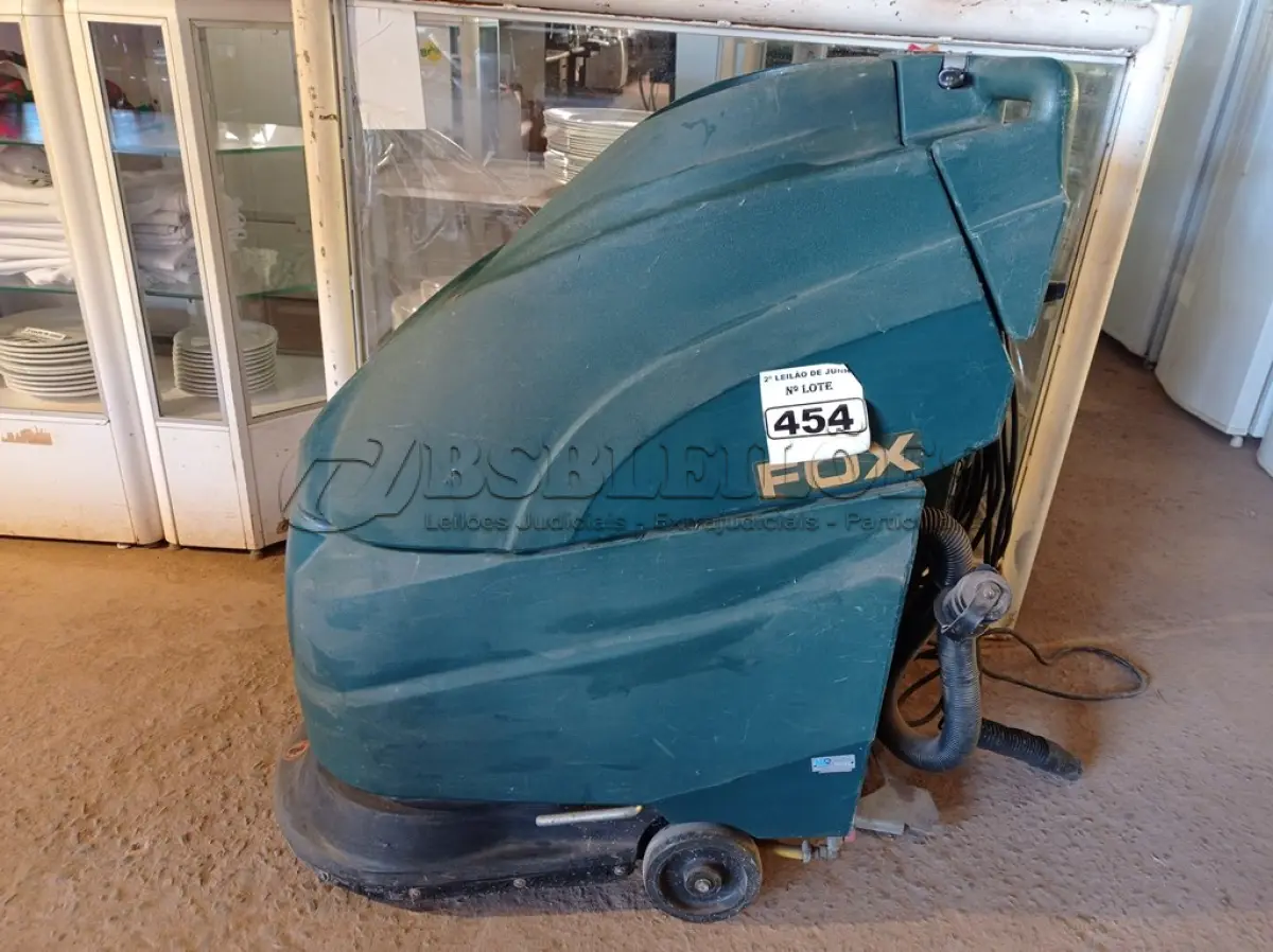 LOTE 454 - 01 MÁQUINA LAVADORA E EXTRATORA DE LAVAR CARPETES MARCA FOX. (NO ESTADO) ATENÇÃO! FAZER A VISITAÇÃO ANTES DE ARREMATAR, NÃO SABEMOS SE FUNCIONA. LEILÃO NÃO TEM GARANTIA E NEM DEVOLUÇÃO, SUJEITO A POSSÍVEIS AVARIAS VISÍVEIS/OCULTAS E/OU AUSÊNCIA DE COMPONENTES.