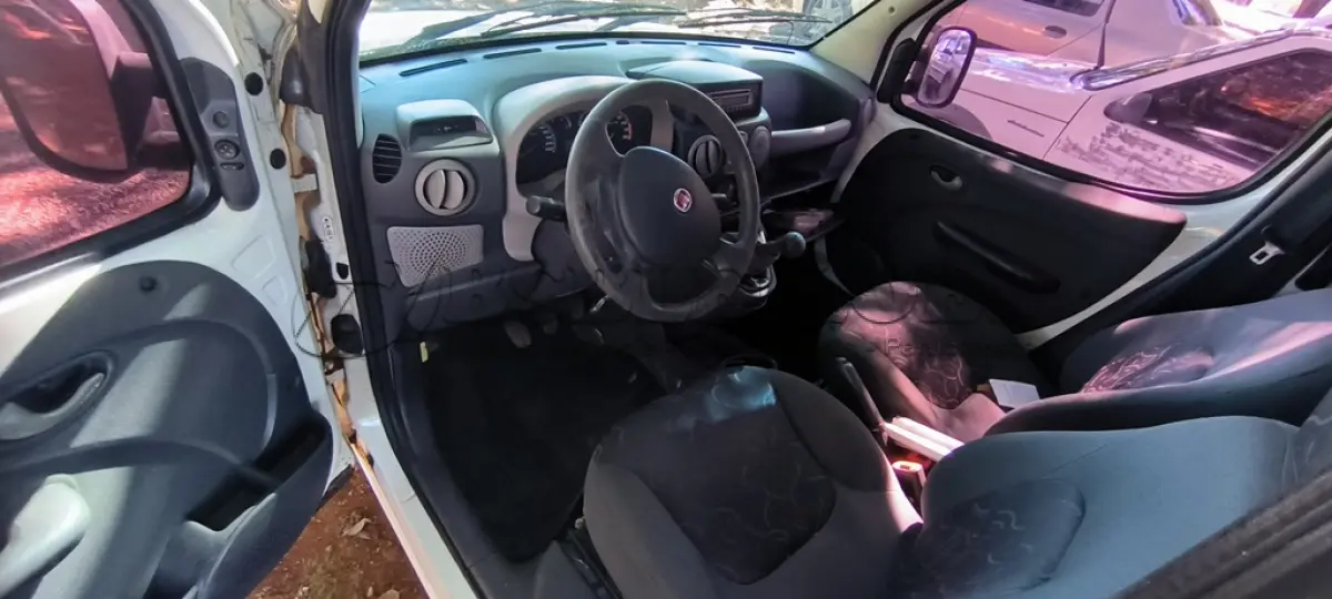 LOTE 020 - 01 FIAT DOBLÔ ELX1.8 FLEX MINIVAN; PLACA: JIF-1874; ANO: 2009. CHASSI: 9BD11930591061671, RENAVAM: 00153307382; (PARACHOQUE DIANTEIRO QUEBRADO, TETO AMASSADO, VEÍCULO NÃO FUNCIONA, BOMBA DE COMBUSTÍVEL TRAVADA, SUSPENSÃO DIANTEIRA FAZENDO BARULHO). (NO ESTADO)
