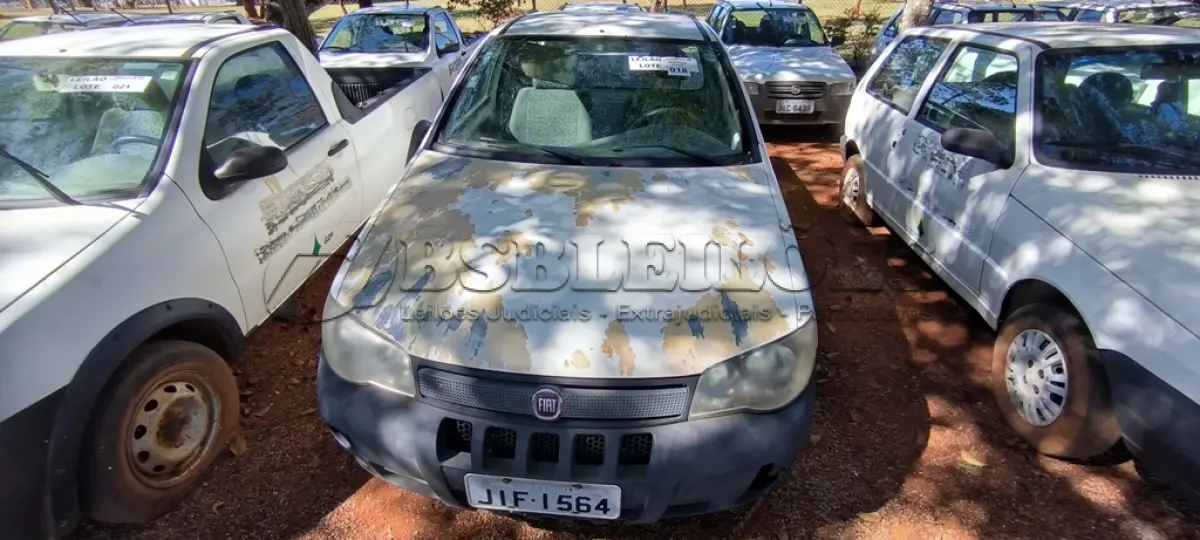 LOTE 018 - 01 FIAT STRADA PICK UP FIRE FLEX; PLACA: JIF-1564; ANO: 2009. CHASSI: 9BD27803M97161682, RENAVAM: 00148257402; (VEÍCULO NÃO FUNCIONA, CORREIA DENTADA QUEBRADA, VEÍCULO FALTANDO RETROVISORES EXTERNOS LD/LE) (NO ESTADO)