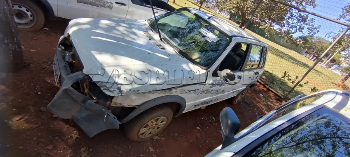 LOTE 032 - 01 FIAT UNO MILLE WAY ECON; PLACA: JKF-3642; ANO: 2012. CHASSI: 9BD15844AD6750550, RENAVAM: 00481409122;  (VEÍCULO BATIDO NA FRENTE (FAROL, PARACHOQUE, GRADE DO PARACHOQUE, MOLDURA DO PARAMA QUEBRADOS) CAPÔ E PARALAMA LE AMASSADOS, VEÍCULO NÃO FUNCIONA BOMBA DE COMBUSTÍVEL). (NO ESTADO)