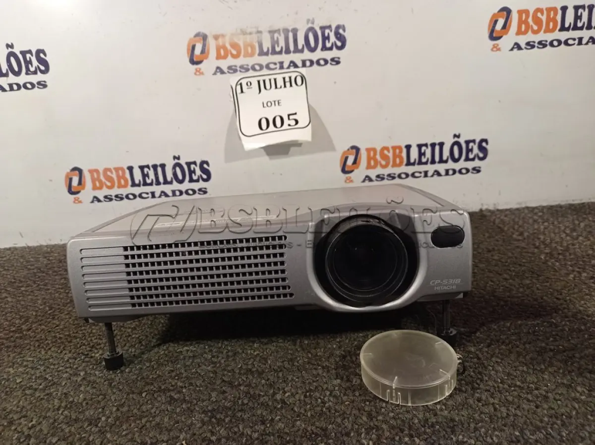 LOTE 005 - 01 PROJETOR LCD MULTIMIDIA, MODELO: CP-S318 MARCA HITACHI 220V. (NO ESTADO) ATENÇÃO! FAZER A VISITAÇÃO ANTES DE ARREMATAR, NÃO SABEMOS SE FUNCIONA. LEILÃO NÃO TEM GARANTIA E NEM DEVOLUÇÃO, SUJEITO A POSSÍVEIS AVARIAS VISÍVEIS/OCULTAS E/OU AUSÊNCIA DE COMPONENTES.