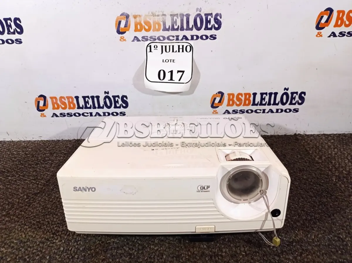 LOTE 017 - 01 PROJETOR LCD MULTIMIDIA, MODELO: PDG-DSU20N MARCA SANYO 220V. (NO ESTADO) ATENÇÃO! FAZER A VISITAÇÃO ANTES DE ARREMATAR, NÃO SABEMOS SE FUNCIONA. LEILÃO NÃO TEM GARANTIA E NEM DEVOLUÇÃO, SUJEITO A POSSÍVEIS AVARIAS VISÍVEIS/OCULTAS E/OU AUSÊNCIA DE COMPONENTES.