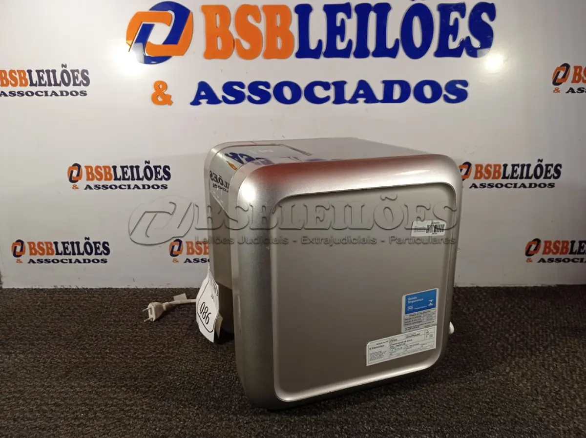 LOTE 086 - 01 PURIFICADOR DE ÁGUA MODELO: PA30G MARCA ELETROLUX 220V.(LIGANDO) (NO ESTADO) ATENÇÃO! FAZER A VISITAÇÃO ANTES DE ARREMATAR, NÃO SABEMOS SE FUNCIONA. LEILÃO NÃO TEM GARANTIA E NEM DEVOLUÇÃO, SUJEITO A POSSÍVEIS AVARIAS VISÍVEIS/OCULTAS E/OU AUSÊNCIA DE COMPONENTES.