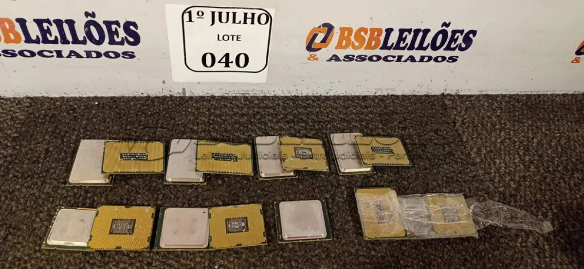 LOTE 040 - 14 PROCESSADORES DIVERSOS. (NO ESTADO) ATENÇÃO! FAZER A VISITAÇÃO ANTES DE ARREMATAR, NÃO SABEMOS SE FUNCIONA. LEILÃO NÃO TEM GARANTIA E NEM DEVOLUÇÃO, SUJEITO A POSSÍVEIS AVARIAS VISÍVEIS/OCULTAS E/OU AUSÊNCIA DE COMPONENTES.