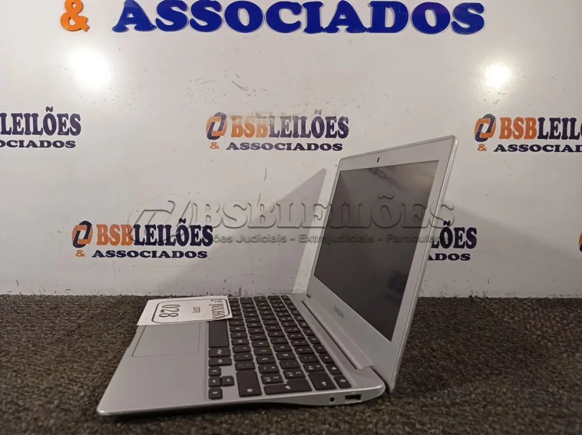 LOTE 028 - 01 NOTEBOOK MODELO: XE500C12 MARCA SAMSUNG SEM FONTE 12V. (NO ESTADO) ATENÇÃO! FAZER A VISITAÇÃO ANTES DE ARREMATAR, NÃO SABEMOS SE FUNCIONA. LEILÃO NÃO TEM GARANTIA E NEM DEVOLUÇÃO, SUJEITO A POSSÍVEIS AVARIAS VISÍVEIS/OCULTAS E/OU AUSÊNCIA DE COMPONENTES.