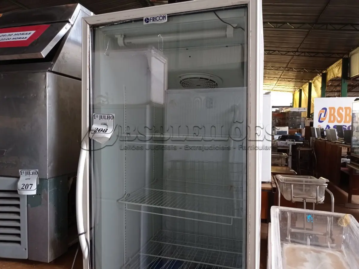 LOTE 208 - 01 REFRIGERADOR 493L, MODELO:VCV-2E.03 MARCA FRICOM 220V. (NO ESTADO) ATENÇÃO! FAZER A VISITAÇÃO ANTES DE ARREMATAR, NÃO SABEMOS SE FUNCIONA. LEILÃO NÃO TEM GARANTIA E NEM DEVOLUÇÃO, SUJEITO A POSSÍVEIS AVARIAS VISÍVEIS/OCULTAS E/OU AUSÊNCIA DE COMPONENTES.