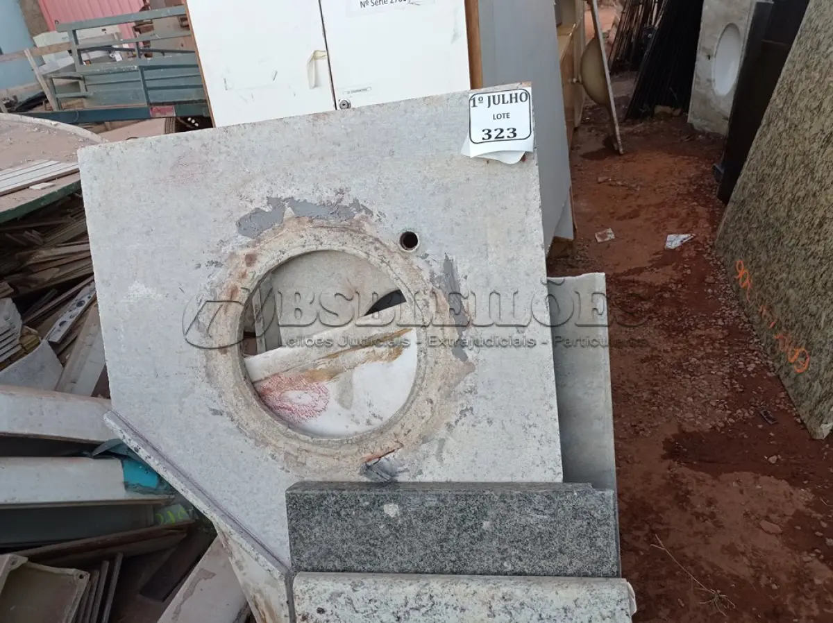 LOTE 323 - 01 BANCADA 02 CUBAS QUEBRADA, 01 BANCADA SEM A CUBA.(NO ESTADO) ATENÇÃO! FAZER A VISITAÇÃO ANTES DE ARREMATAR, NÃO SABEMOS SE FUNCIONA. LEILÃO NÃO TEM GARANTIA E NEM DEVOLUÇÃO, SUJEITO A POSSÍVEIS AVARIAS VISÍVEIS/OCULTAS E/OU AUSÊNCIA DE COMPONENTES.
