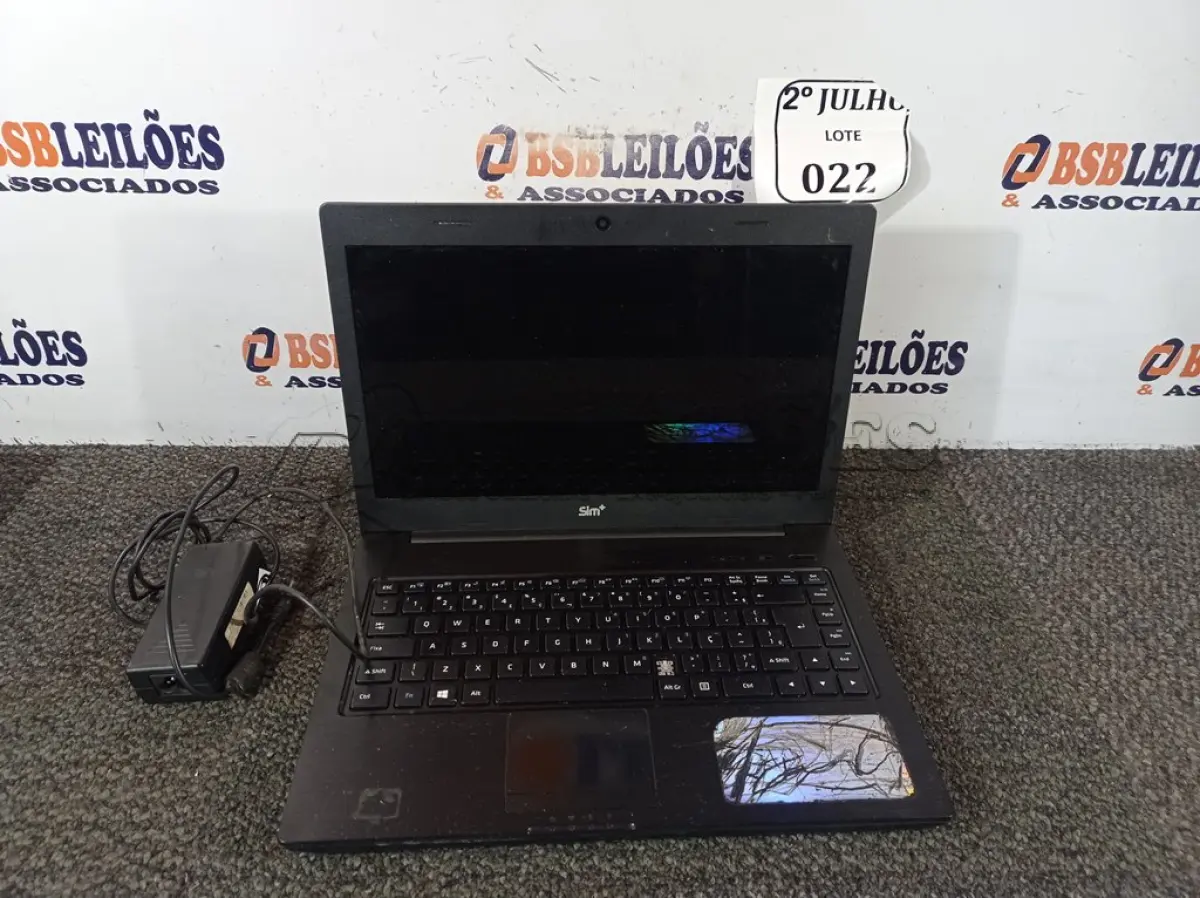 LOTE 022 - 01 NOTEBOOK COM FONTE SEM CABO DE FORÇA MARCA SIM. (NO ESTADO) ATENÇÃO! FAZER A VISITAÇÃO ANTES DE ARREMATAR, NÃO SABEMOS SE FUNCIONA. LEILÃO NÃO TEM GARANTIA E NEM DEVOLUÇÃO, SUJEITO A POSSÍVEIS AVARIAS VISÍVEIS/OCULTAS E/OU AUSÊNCIA DE COMPONENTES.