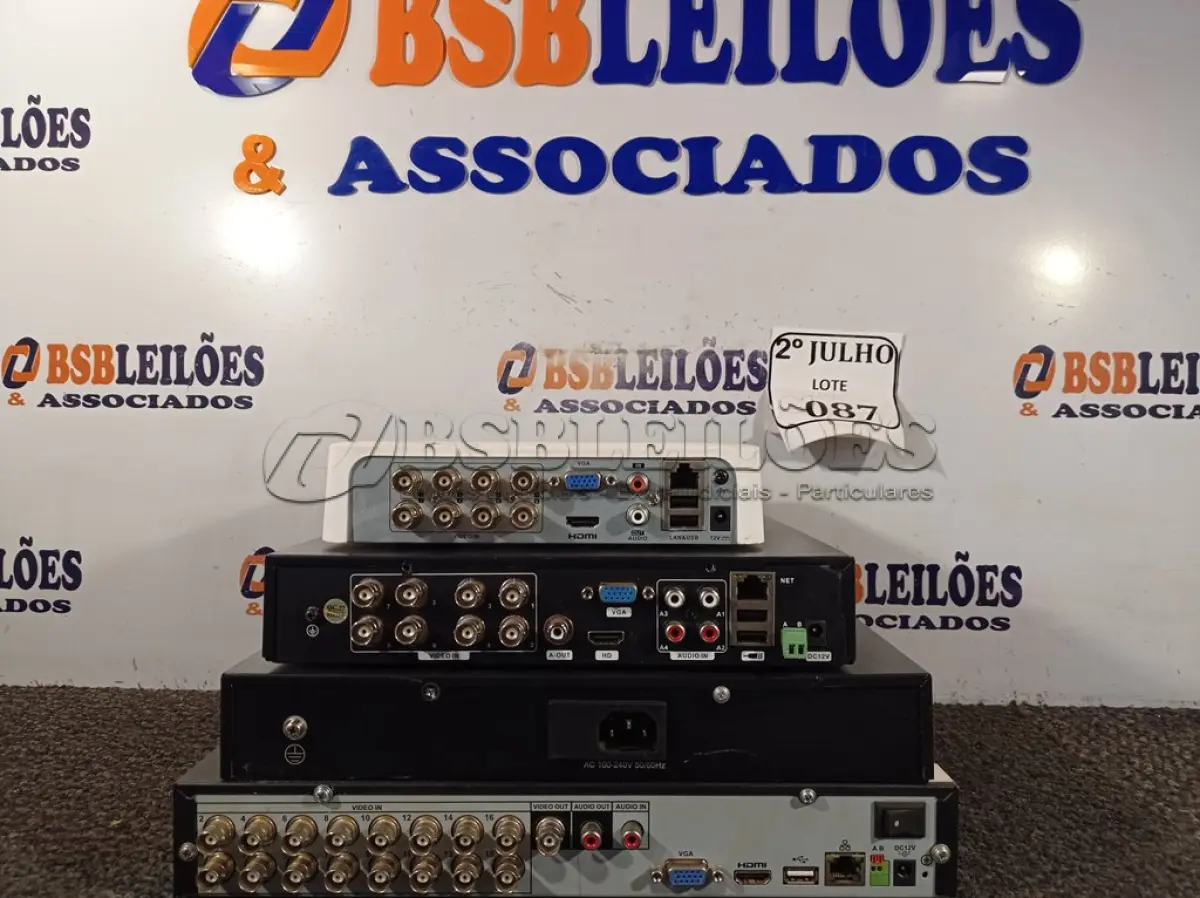 LOTE 087 - 03 DVR E 01 SWITCH 16 PORTAS. (NO ESTADO) ATENÇÃO! FAZER A VISITAÇÃO ANTES DE ARREMATAR, NÃO SABEMOS SE FUNCIONA. LEILÃO NÃO TEM GARANTIA E NEM DEVOLUÇÃO, SUJEITO A POSSÍVEIS AVARIAS VISÍVEIS/OCULTAS E/OU AUSÊNCIA DE COMPONENTES.