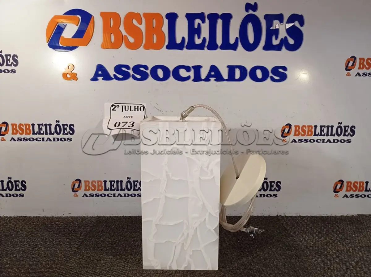 LOTE 073 - 02 REFLETORES LUZ NEGRA UV EFEITO NEOW DE 100W E 01 LUSTRE DE ACRÍLICO COM LÂMPADA. (NO ESTADO) ATENÇÃO! FAZER A VISITAÇÃO ANTES DE ARREMATAR, NÃO SABEMOS SE FUNCIONA. LEILÃO NÃO TEM GARANTIA E NEM DEVOLUÇÃO, SUJEITO A POSSÍVEIS AVARIAS VISÍVEIS/OCULTAS E/OU AUSÊNCIA DE COMPONENTES.