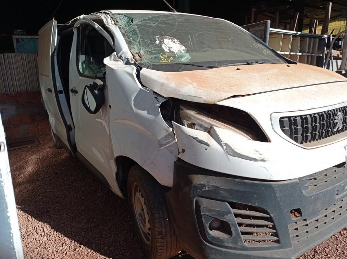 01 PEUGEOT EXPERT 1.6 DIESEL 2021/2022 , VAN CARGO SINISTRADO CONSTA DÉBITO R$ 4.986,04 (MEDIA MONTA FAZER CSV POR CONTA DO ARREMATANTE VENDIDO NO ESTADO EM QUE SE ENCONTRA. EVENTUAL AUSÊNCIA OU DIVERGÊNCIA DE PECAS) (INTERNAS OU EXTERNAS) DO VEÍCULO, TAIS COMO ESCAPAMENTOS, CATALISADORES, SUSPENSÃO, CAMBIO, MOTOR, PARTE ELÉTRICA E DEMAIS COMPONENTES, A REGULARIZAÇÃO SERÁ POR CONTA DO ARREMATANTE SERVIÇO DE BAIXA MEDIA MONTA DEVE SER FEITO POR DESPACHANTE AUTORIZADO XAVANTECAR EM GOIÂNIA O MESMO DEVERÁ SER TRANSFERIDO INICIALMENTE PARA O COMITENTE COM AS DESPESAS DE SERVIÇOS E TAXAS DO DETRAN E DEMAIS POR CONTA DO ARREMATANTE. (NO ESTADO) ATENÇÃO! FAZER A VISITAÇÃO ANTES DE ARREMATAR, NÃO SABEMOS SE FUNCIONA. LEILÃO NÃO TEM GARANTIA E NEM DEVOLUÇÃO, SUJEITO A POSSÍVEIS AVARIAS VISÍVEIS/OCULTAS E/OU AUSÊNCIA DE COMPONENTES. (OBSERVAÇÃO, TODOS OS DÉBITOS SERÃO DE RESPONSABILIDADE DO ARREMATANTE.)
