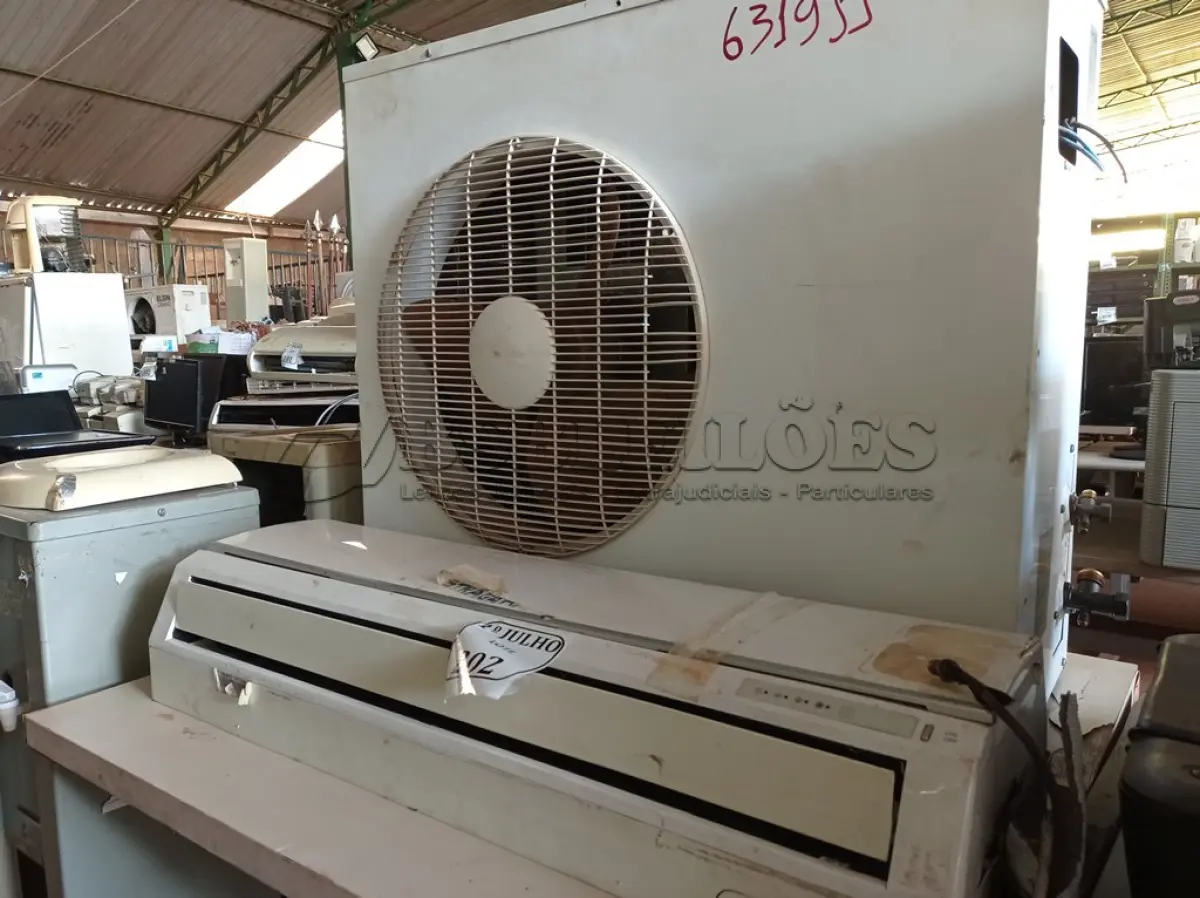 LOTE 202 - 01 SUCATA DE CONDICIONADORA E 01 EVAPORADORA DE AR. (NO ESTADO) ATENÇÃO! FAZER A VISITAÇÃO ANTES DE ARREMATAR, NÃO SABEMOS SE FUNCIONA. LEILÃO NÃO TEM GARANTIA E NEM DEVOLUÇÃO, SUJEITO A POSSÍVEIS AVARIAS VISÍVEIS/OCULTAS E/OU AUSÊNCIA DE COMPONENTES.