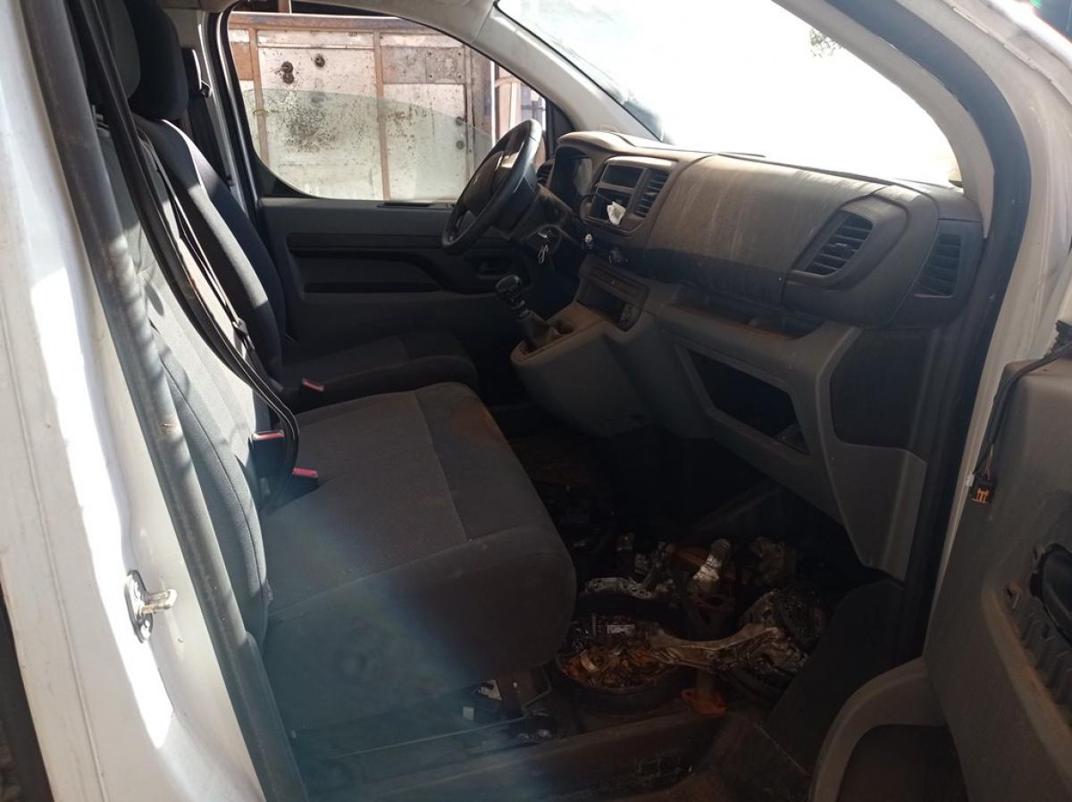 01 PEUGEOT EXPERT 1.6 DIESEL 2021/2022 , VAN CARGO SINISTRADO CONSTA DÉBITO R$ 4.986,04 (MEDIA MONTA FAZER CSV POR CONTA DO ARREMATANTE VENDIDO NO ESTADO EM QUE SE ENCONTRA. EVENTUAL AUSÊNCIA OU DIVERGÊNCIA DE PECAS) (INTERNAS OU EXTERNAS) DO VEÍCULO, TAIS COMO ESCAPAMENTOS, CATALISADORES, SUSPENSÃO, CAMBIO, MOTOR, PARTE ELÉTRICA E DEMAIS COMPONENTES, A REGULARIZAÇÃO SERÁ POR CONTA DO ARREMATANTE SERVIÇO DE BAIXA MEDIA MONTA DEVE SER FEITO POR DESPACHANTE AUTORIZADO XAVANTECAR EM GOIÂNIA O MESMO DEVERÁ SER TRANSFERIDO INICIALMENTE PARA O COMITENTE COM AS DESPESAS DE SERVIÇOS E TAXAS DO DETRAN E DEMAIS POR CONTA DO ARREMATANTE. (NO ESTADO) ATENÇÃO! FAZER A VISITAÇÃO ANTES DE ARREMATAR, NÃO SABEMOS SE FUNCIONA. LEILÃO NÃO TEM GARANTIA E NEM DEVOLUÇÃO, SUJEITO A POSSÍVEIS AVARIAS VISÍVEIS/OCULTAS E/OU AUSÊNCIA DE COMPONENTES. (OBSERVAÇÃO, TODOS OS DÉBITOS SERÃO DE RESPONSABILIDADE DO ARREMATANTE.)