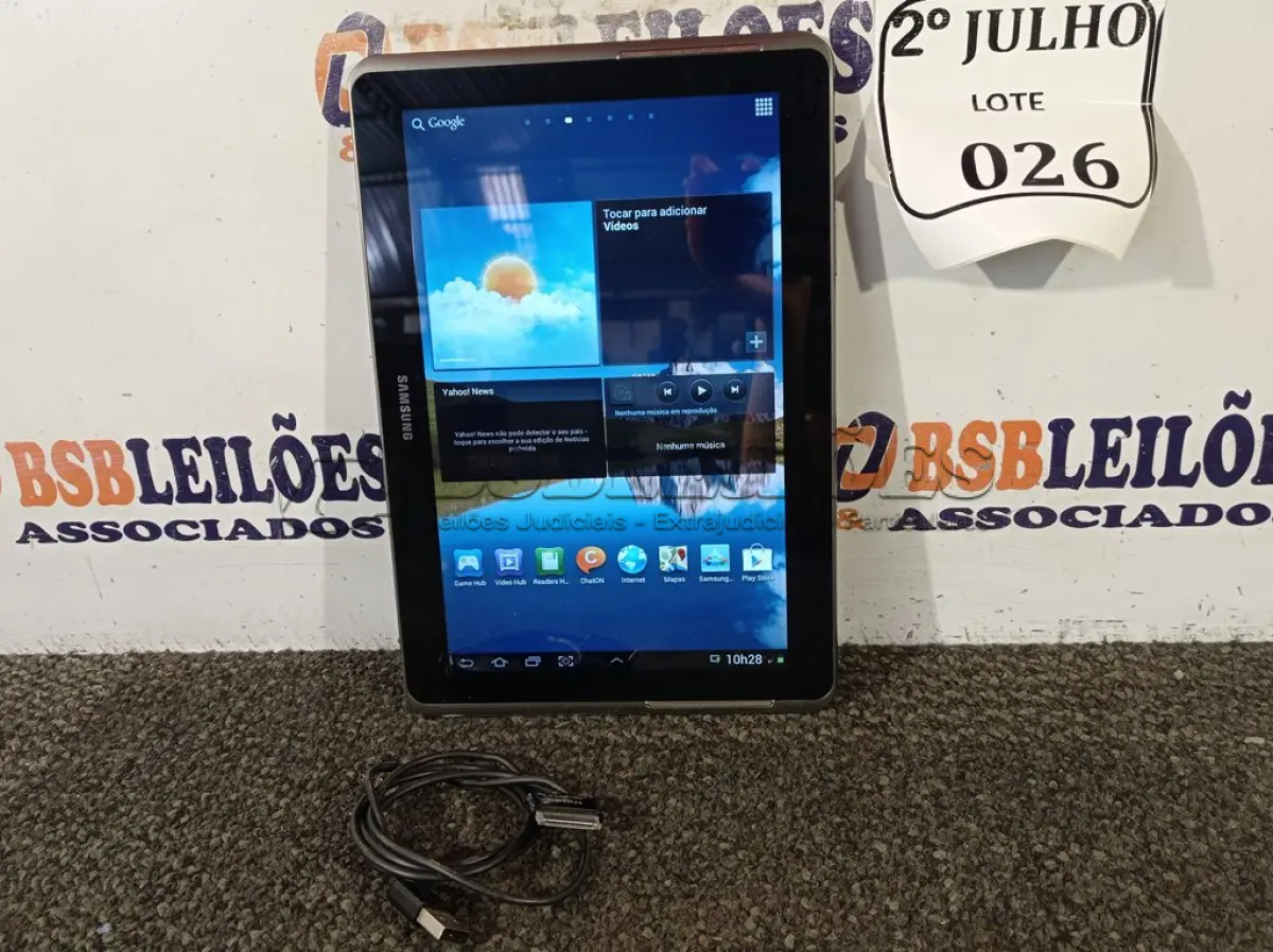LOTE 026 - 01 TABLET MARCA SAMSUNG COM CABO. (NO ESTADO) ATENÇÃO! FAZER A VISITAÇÃO ANTES DE ARREMATAR, NÃO SABEMOS SE FUNCIONA. LEILÃO NÃO TEM GARANTIA E NEM DEVOLUÇÃO, SUJEITO A POSSÍVEIS AVARIAS VISÍVEIS/OCULTAS E/OU AUSÊNCIA DE COMPONENTES.