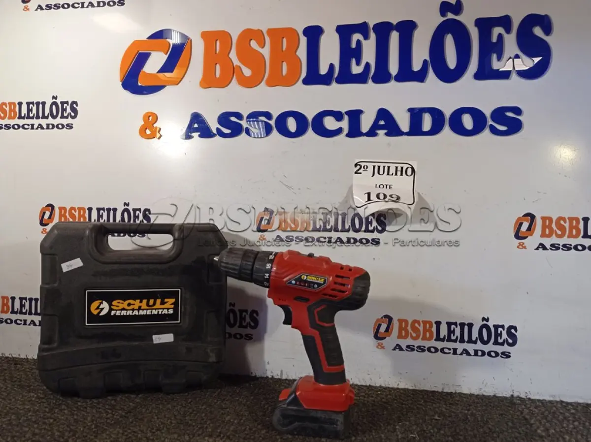 LOTE 109 - 01 PARAFUSADEIRA MARCA SCHUZ COM BATERIA. (NO ESTADO) ATENÇÃO! FAZER A VISITAÇÃO ANTES DE ARREMATAR, NÃO SABEMOS SE FUNCIONA. LEILÃO NÃO TEM GARANTIA E NEM DEVOLUÇÃO, SUJEITO A POSSÍVEIS AVARIAS VISÍVEIS/OCULTAS E/OU AUSÊNCIA DE COMPONENTES.