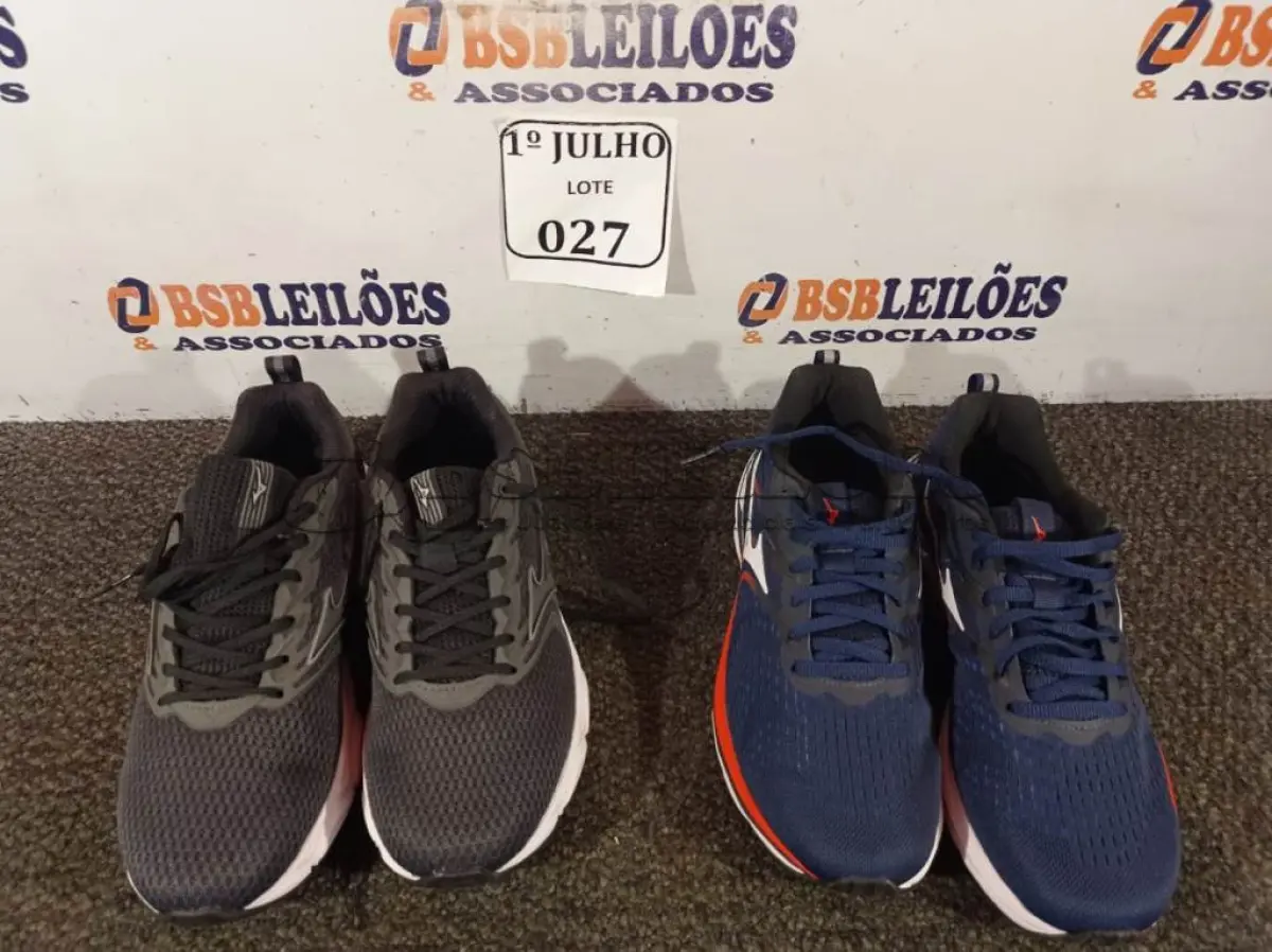 LOTE 027 - 02 PARES DE TÊNIS MASCULINO TAMANHO 39 (NO ESTADO) ATENÇÃO! FAZER A VISITAÇÃO ANTES DE ARREMATAR, NÃO SABEMOS SE FUNCIONA. LEILÃO NÃO TEM GARANTIA E NEM DEVOLUÇÃO, SUJEITO A POSSÍVEIS AVARIAS VISÍVEIS/OCULTAS E/OU AUSÊNCIA DE COMPONENTES.