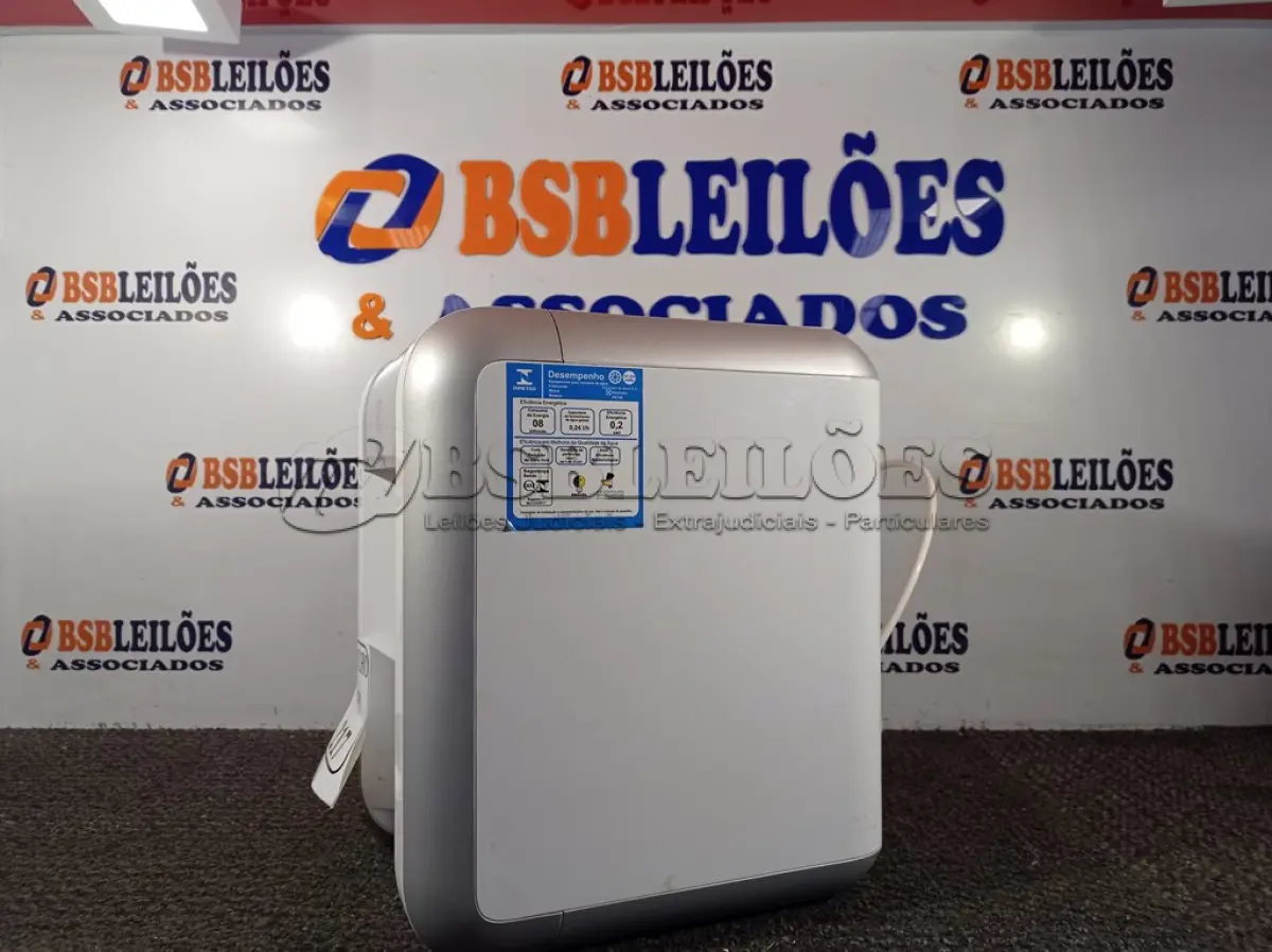 LOTE 217 - 01 PURIFICADOR DE ÁGUA PÉ 11B BIVOLT MARCA ELETROLUX. (LIGANDO) (NO ESTADO) ATENÇÃO! FAZER A VISITAÇÃO ANTES DE ARREMATAR, NÃO SABEMOS SE FUNCIONA. LEILÃO NÃO TEM GARANTIA E NEM DEVOLUÇÃO, SUJEITO A POSSÍVEIS AVARIAS VISÍVEIS/OCULTAS E/OU AUSÊNCIA DE COMPONENTES.