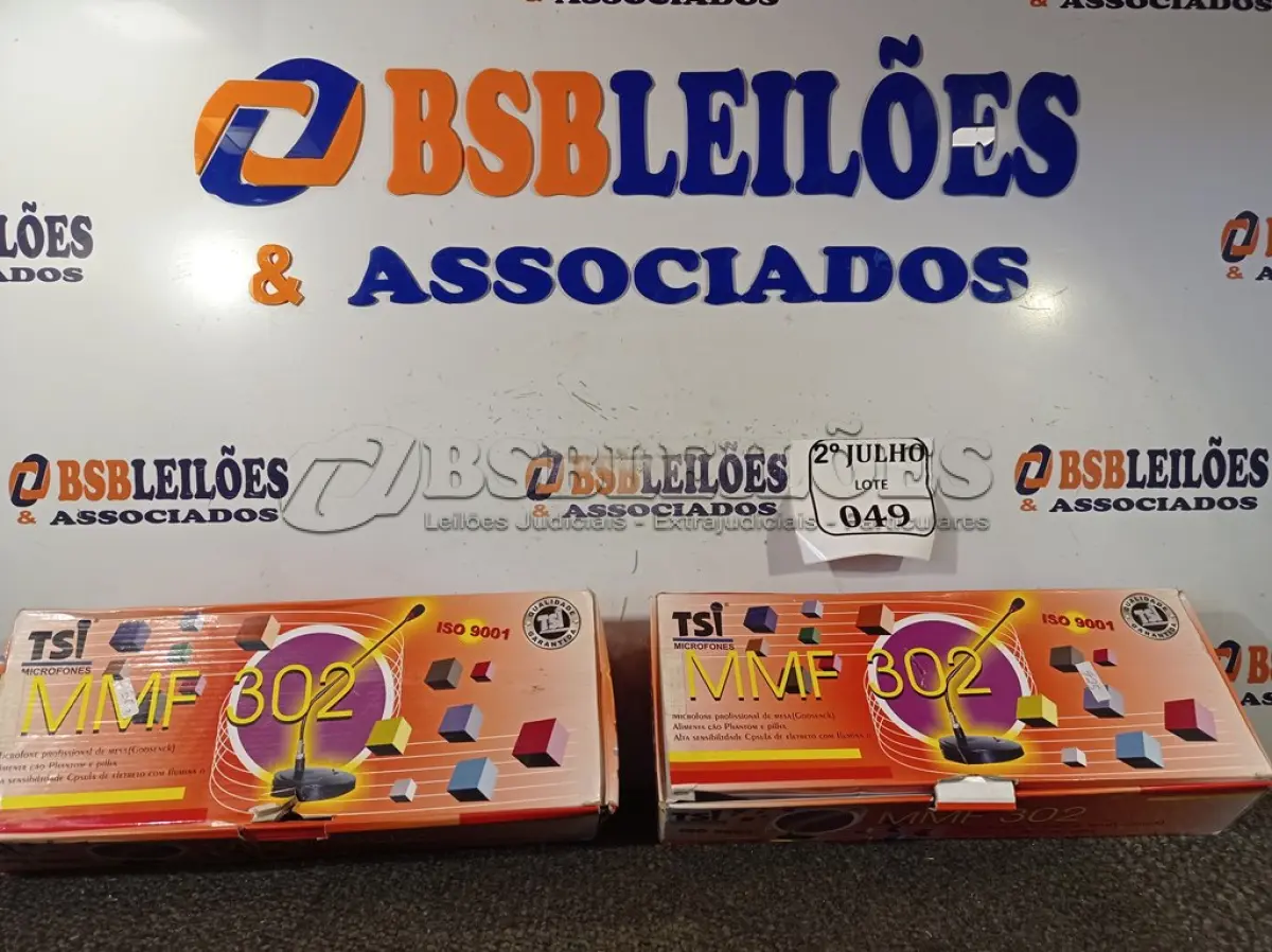 LOTE 049 - 02 MICROFONES DE MESA PROFISSIONAL MMF 302. (NO ESTADO) ATENÇÃO! FAZER A VISITAÇÃO ANTES DE ARREMATAR, NÃO SABEMOS SE FUNCIONA. LEILÃO NÃO TEM GARANTIA E NEM DEVOLUÇÃO, SUJEITO A POSSÍVEIS AVARIAS VISÍVEIS/OCULTAS E/OU AUSÊNCIA DE COMPONENTES.