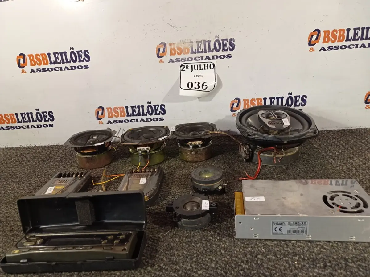 LOTE 036 - 01 TS, 01 FONTE, 03 SUBWOOFERS E 02 TWEETERS PARA CAIXAS, 01 FRENTE SOM PIONEER E 02 CROSSOVERS JBL. (NO ESTADO) ATENÇÃO! FAZER A VISITAÇÃO ANTES DE ARREMATAR, NÃO SABEMOS SE FUNCIONA. LEILÃO NÃO TEM GARANTIA E NEM DEVOLUÇÃO, SUJEITO A POSSÍVEIS AVARIAS VISÍVEIS/OCULTAS E/OU AUSÊNCIA DE COMPONENTES.