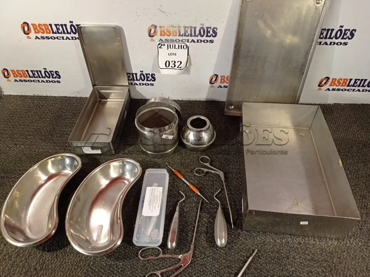 LOTE 032 - 01 LOTE COM MATERIAIS ODONTOLÓGICOS DIVERSOS . (NO ESTADO) ATENÇÃO! FAZER A VISITAÇÃO ANTES DE ARREMATAR, NÃO SABEMOS SE FUNCIONA. LEILÃO NÃO TEM GARANTIA E NEM DEVOLUÇÃO, SUJEITO A POSSÍVEIS AVARIAS VISÍVEIS/OCULTAS E/OU AUSÊNCIA DE COMPONENTES.