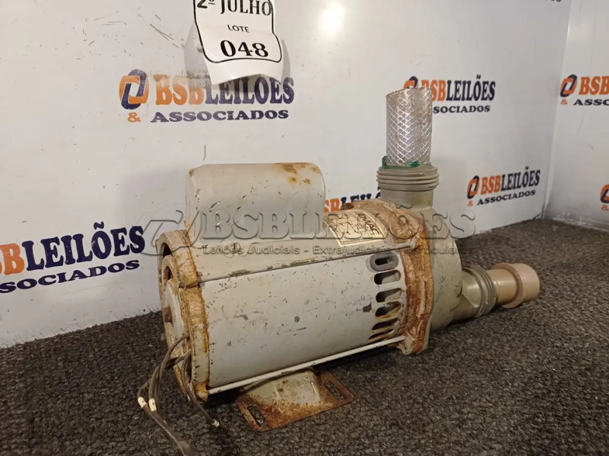 LOTE 048 - 01 MOTOR BOMBA BIVOLT FAMAC. (NO ESTADO) ATENÇÃO! FAZER A VISITAÇÃO ANTES DE ARREMATAR, NÃO SABEMOS SE FUNCIONA. LEILÃO NÃO TEM GARANTIA E NEM DEVOLUÇÃO, SUJEITO A POSSÍVEIS AVARIAS VISÍVEIS/OCULTAS E/OU AUSÊNCIA DE COMPONENTES.