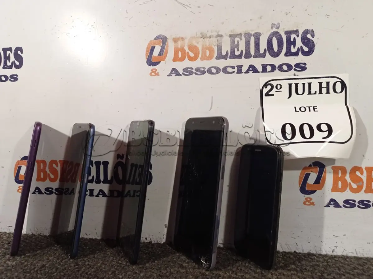 LOTE 009 - 05 APARELHOS CELULARES MARCAS E MODELOS DIVERSOS COM AVARIAS. (NO ESTADO) ATENÇÃO! FAZER A VISITAÇÃO ANTES DE ARREMATAR, NÃO SABEMOS SE FUNCIONA. LEILÃO NÃO TEM GARANTIA E NEM DEVOLUÇÃO, SUJEITO A POSSÍVEIS AVARIAS VISÍVEIS/OCULTAS E/OU AUSÊNCIA DE COMPONENTES.