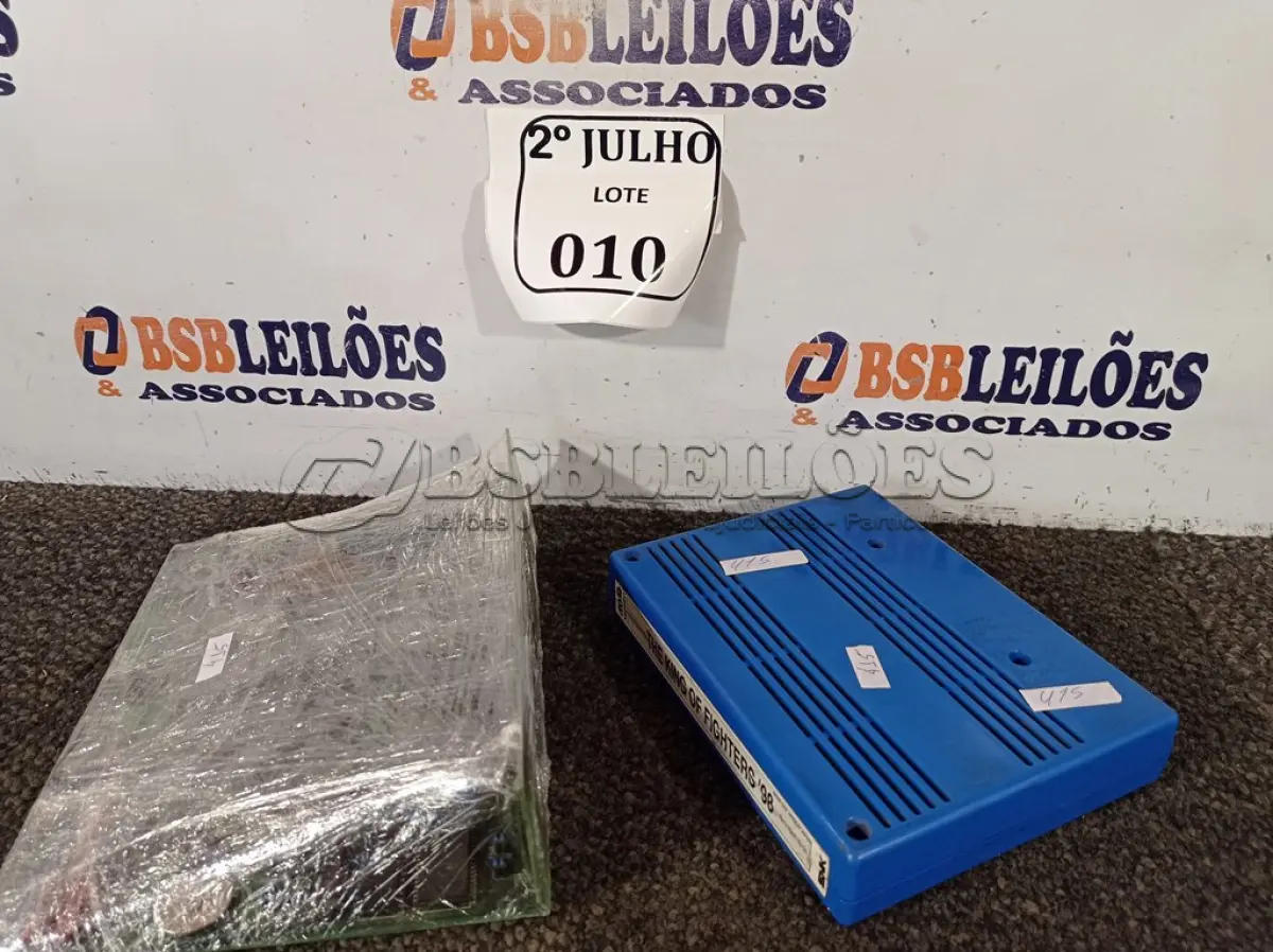 LOTE 010 - 01 CARTUCHO NEO MVS COM PLACA JAMMA. (NO ESTADO) ATENÇÃO! FAZER A VISITAÇÃO ANTES DE ARREMATAR, NÃO SABEMOS SE FUNCIONA. LEILÃO NÃO TEM GARANTIA E NEM DEVOLUÇÃO, SUJEITO A POSSÍVEIS AVARIAS VISÍVEIS/OCULTAS E/OU AUSÊNCIA DE COMPONENTES.