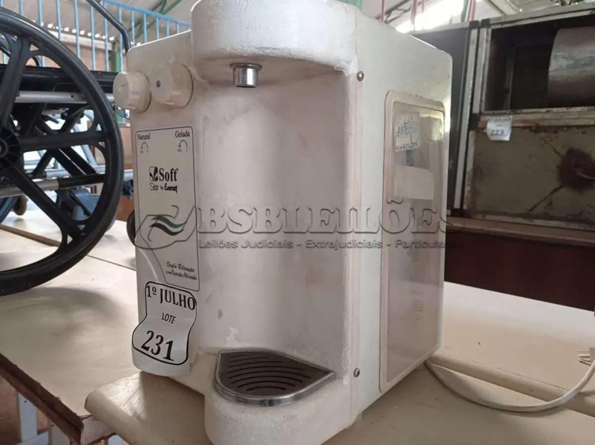 LOTE 231 - 01 PURIFICADOR DE AGUA MARCA SOFT 220V.(NO ESTADO) ATENÇÃO! FAZER A VISITAÇÃO ANTES DE ARREMATAR, NÃO SABEMOS SE FUNCIONA. LEILÃO NÃO TEM GARANTIA E NEM DEVOLUÇÃO, SUJEITO A POSSÍVEIS AVARIAS VISÍVEIS/OCULTAS E/OU AUSÊNCIA DE COMPONENTES.