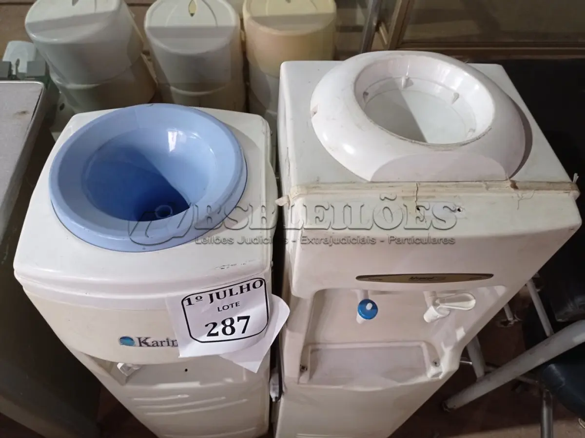 LOTE 287 - 02 BEBEDOUROS PARA GARRAFÃO 220V. (NO ESTADO) ATENÇÃO! FAZER A VISITAÇÃO ANTES DE ARREMATAR, NÃO SABEMOS SE FUNCIONA. LEILÃO NÃO TEM GARANTIA E NEM DEVOLUÇÃO, SUJEITO A POSSÍVEIS AVARIAS VISÍVEIS/OCULTAS E/OU AUSÊNCIA DE COMPONENTES.