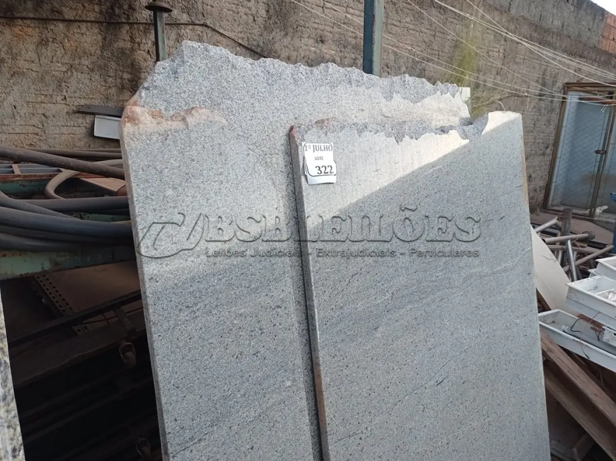 LOTE 533 - 07 CHAPAS DE GRANITO CINZA ANDORINHA. (NO ESTADO) ATENÇÃO! FAZER A VISITAÇÃO ANTES DE ARREMATAR, NÃO SABEMOS SE FUNCIONA. LEILÃO NÃO TEM GARANTIA E NEM DEVOLUÇÃO, SUJEITO A POSSÍVEIS AVARIAS VISÍVEIS/OCULTAS E/OU AUSÊNCIA DE COMPONENTES.